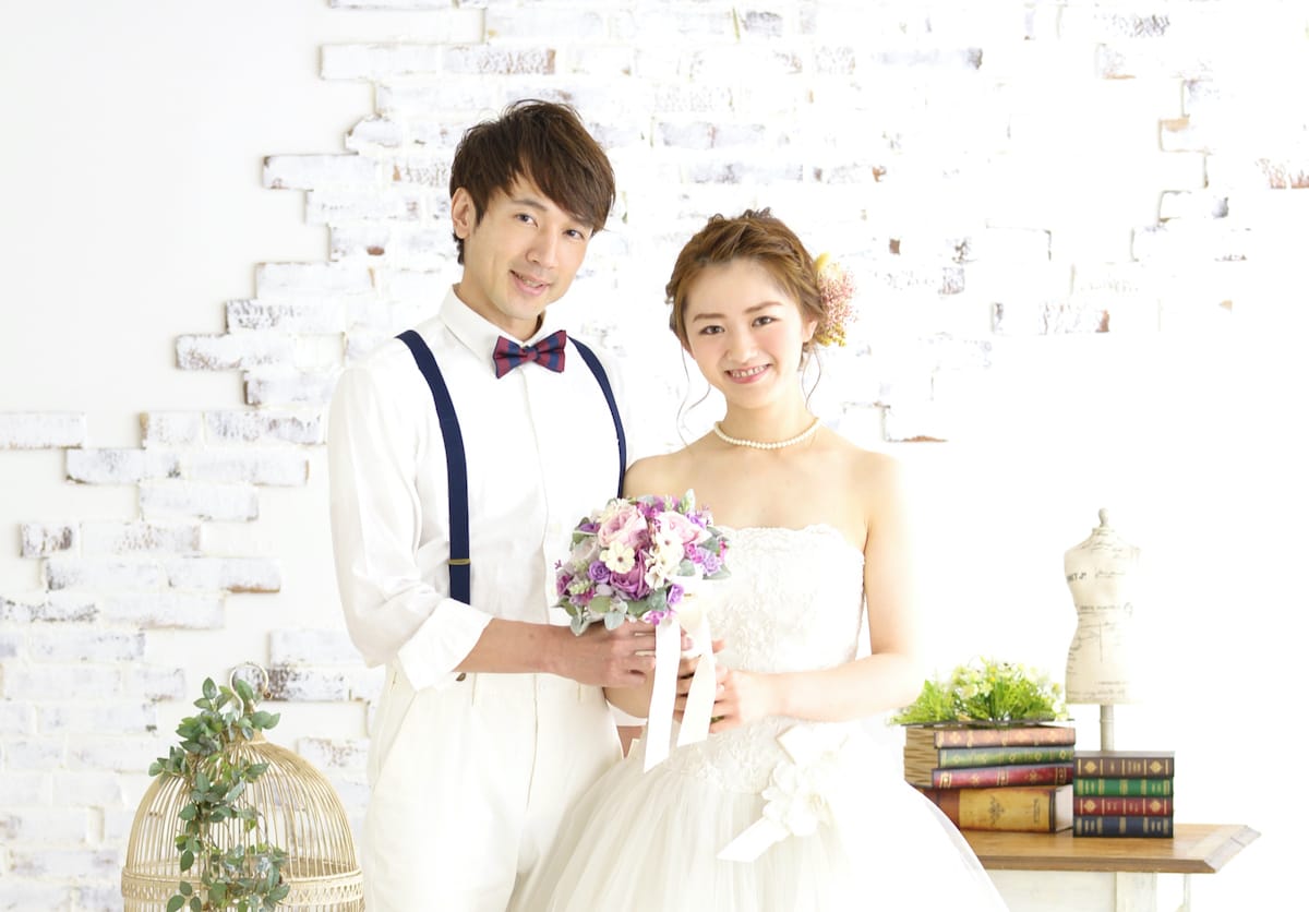 御成婚記念写真集　サン写真集新聞社【８枚セット】 Amazon.co.jp: 御成婚記念写真集 : サン写真新聞社: 本